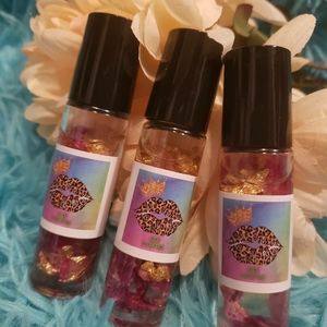 Rose petals and golden Flakes infused Lip Oil